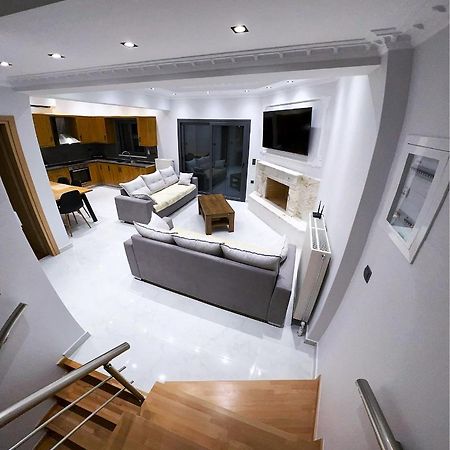 Kontis' Deluxe Furnished Apartment Лоутраки Экстерьер фото